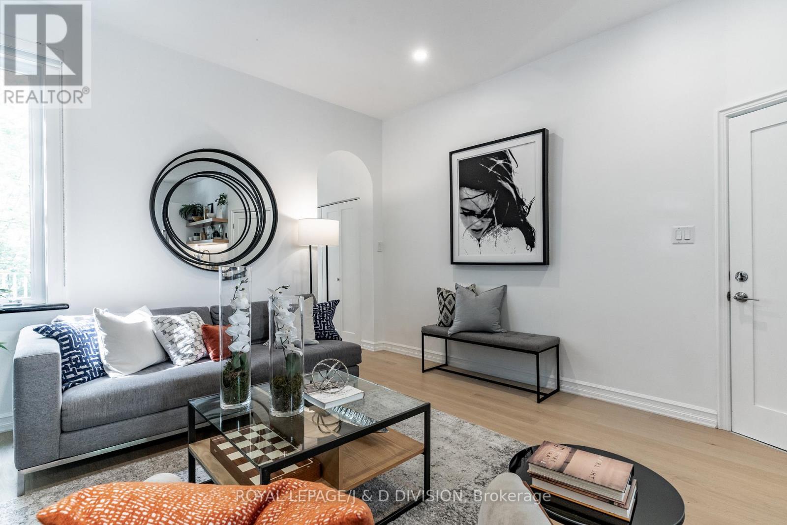 59 Austin Avenue, Toronto, Ontario  M4M 1V7 - Photo 6 - E12243873