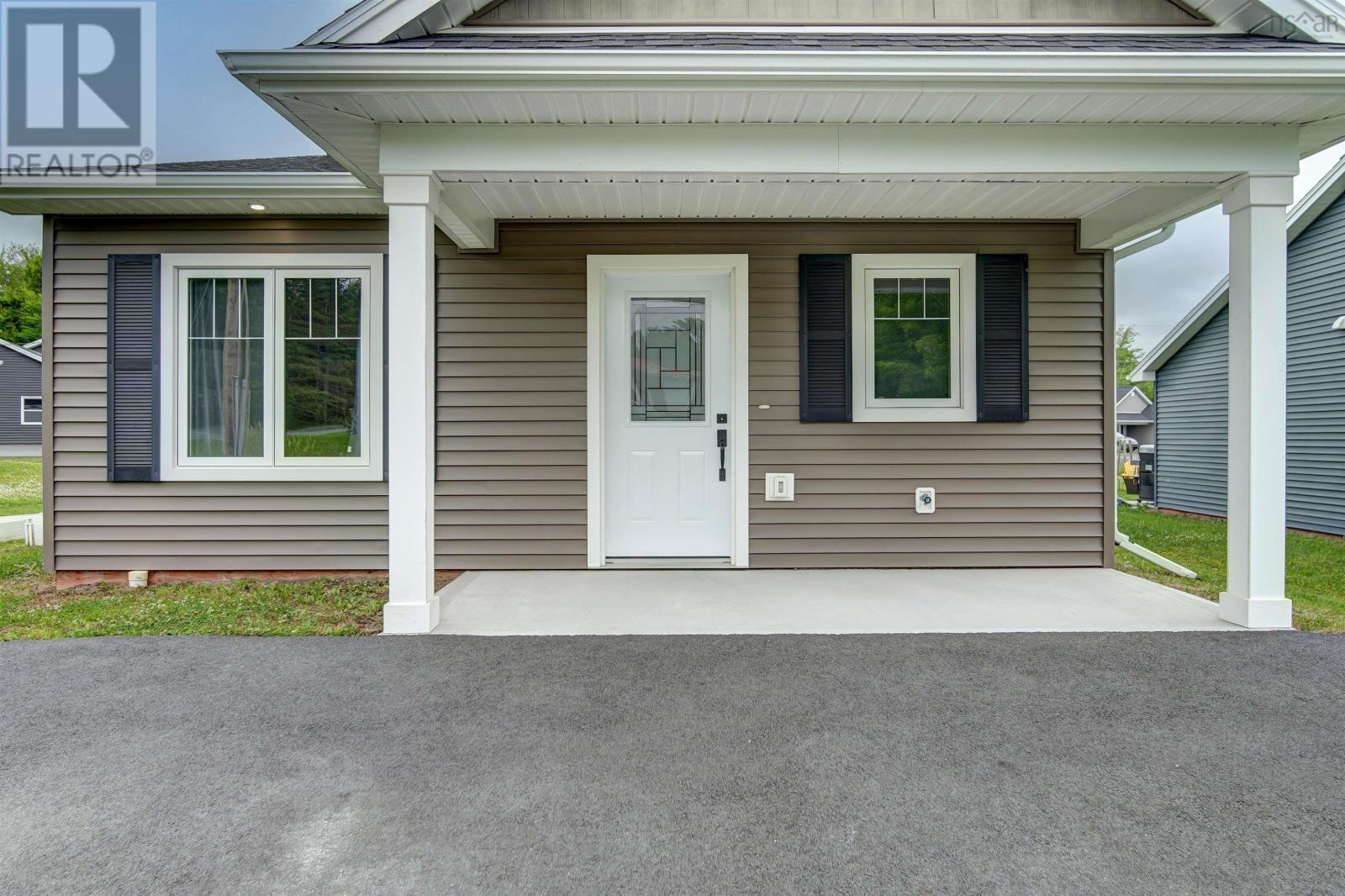 Property at 207 St. Andrews Street image 4