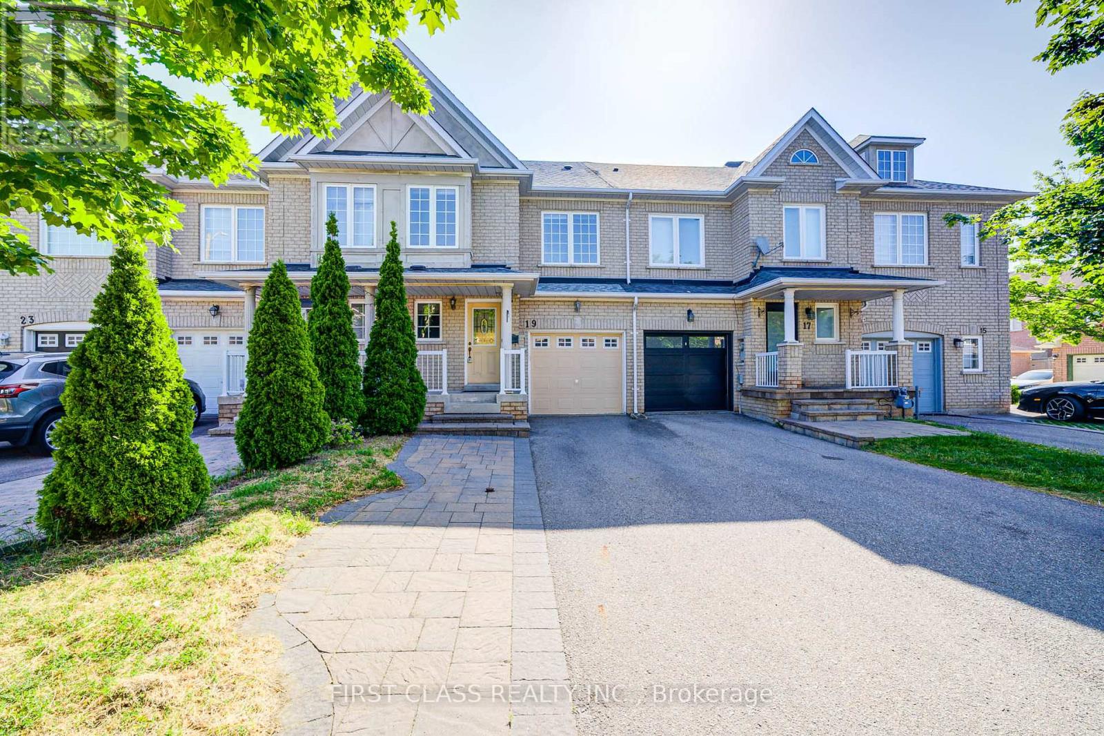 Property at 19 BENJAMIN HOOD CRESCENT image 2