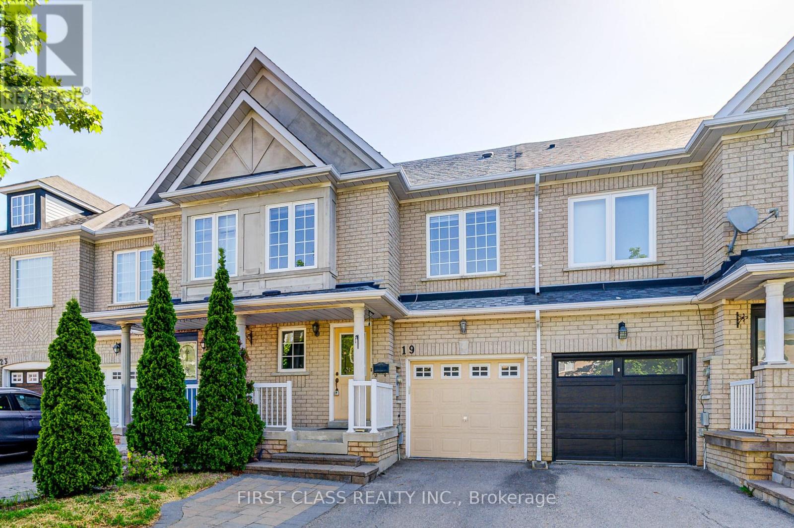 Property at 19 BENJAMIN HOOD CRESCENT image 3