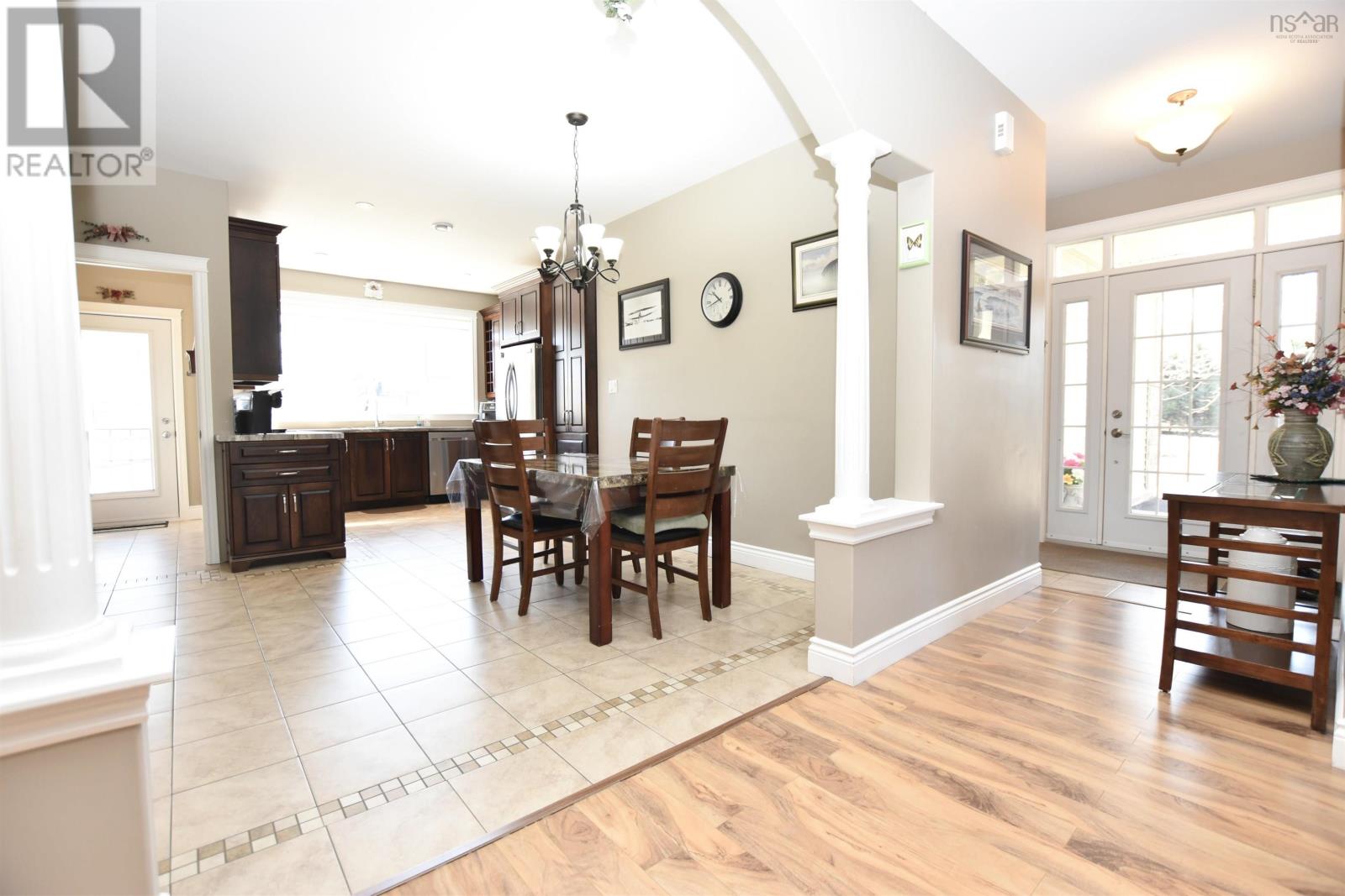 Property at 2 Windcrest Avenue image 3