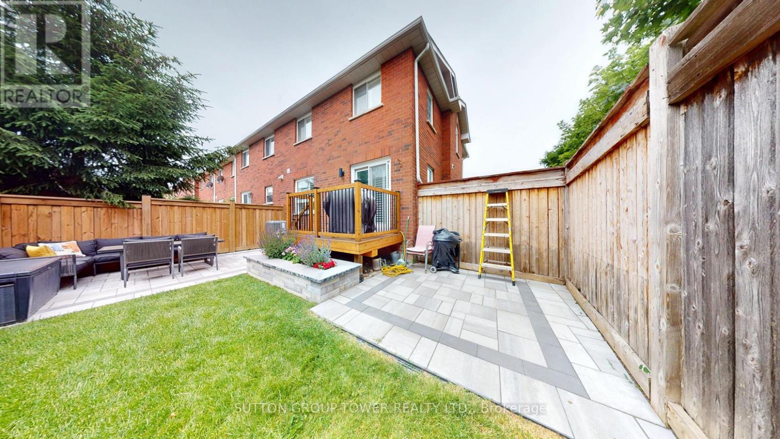 2 Dawson Crescent, Milton, Ontario  L9T 5H8 - Photo 13 - W12243773
