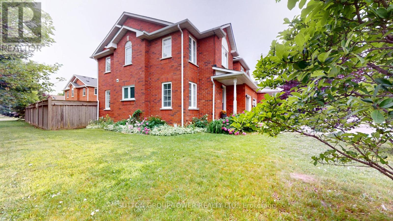2 Dawson Crescent, Milton, Ontario  L9T 5H8 - Photo 3 - W12243773
