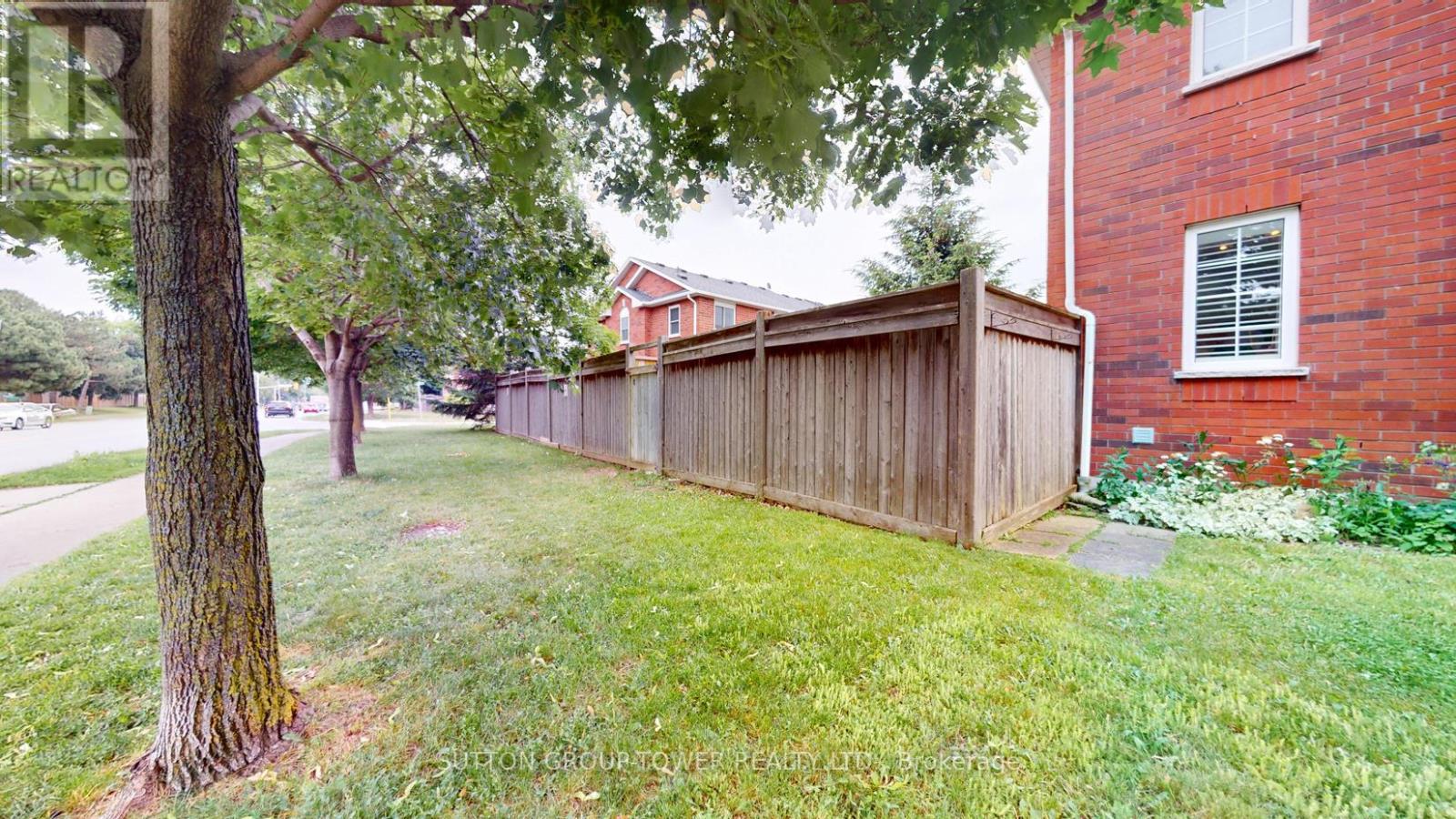 2 Dawson Crescent, Milton, Ontario  L9T 5H8 - Photo 6 - W12243773