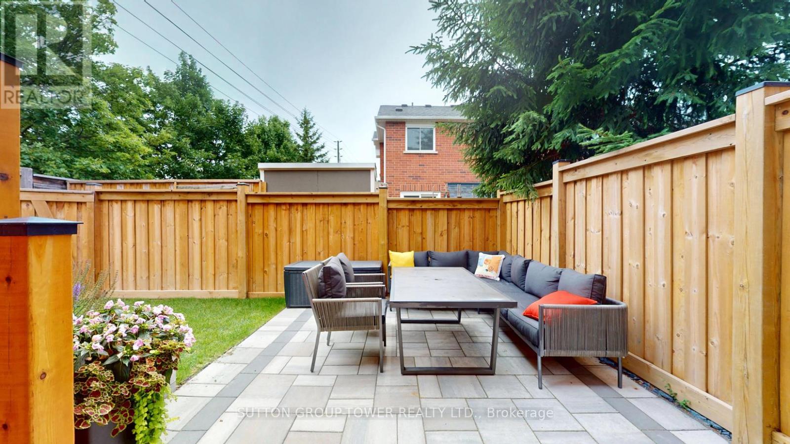 2 Dawson Crescent, Milton, Ontario  L9T 5H8 - Photo 9 - W12243773