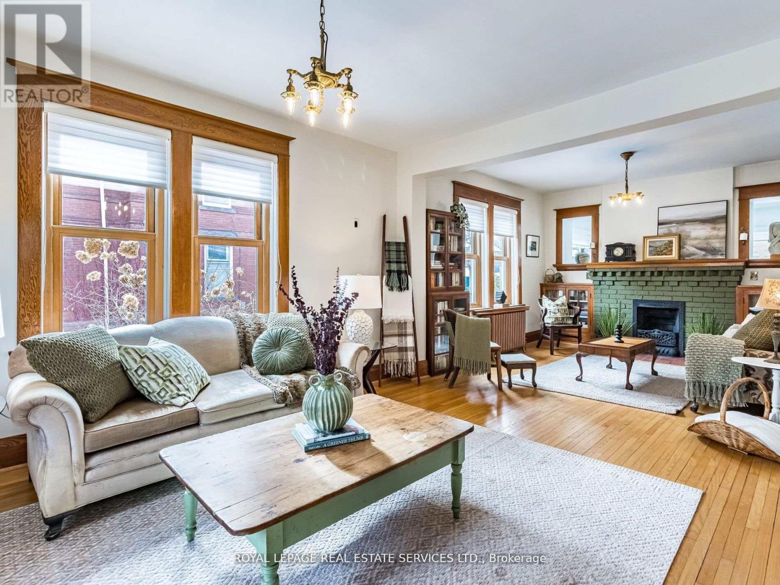 32 Wellington Street E, Brampton, Ontario  L6W 1Y4 - Photo 6 - W12243926