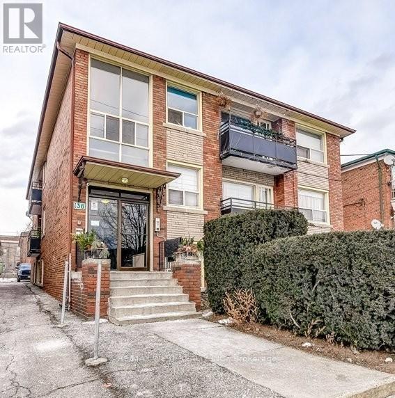 136 PORTLAND STREET, Toronto, Ontario