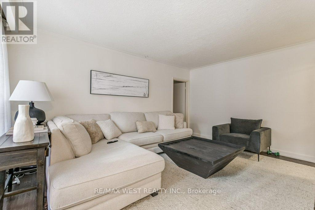136 Portland Street, Toronto, Ontario  M8Y 1B2 - Photo 12 - W12243940