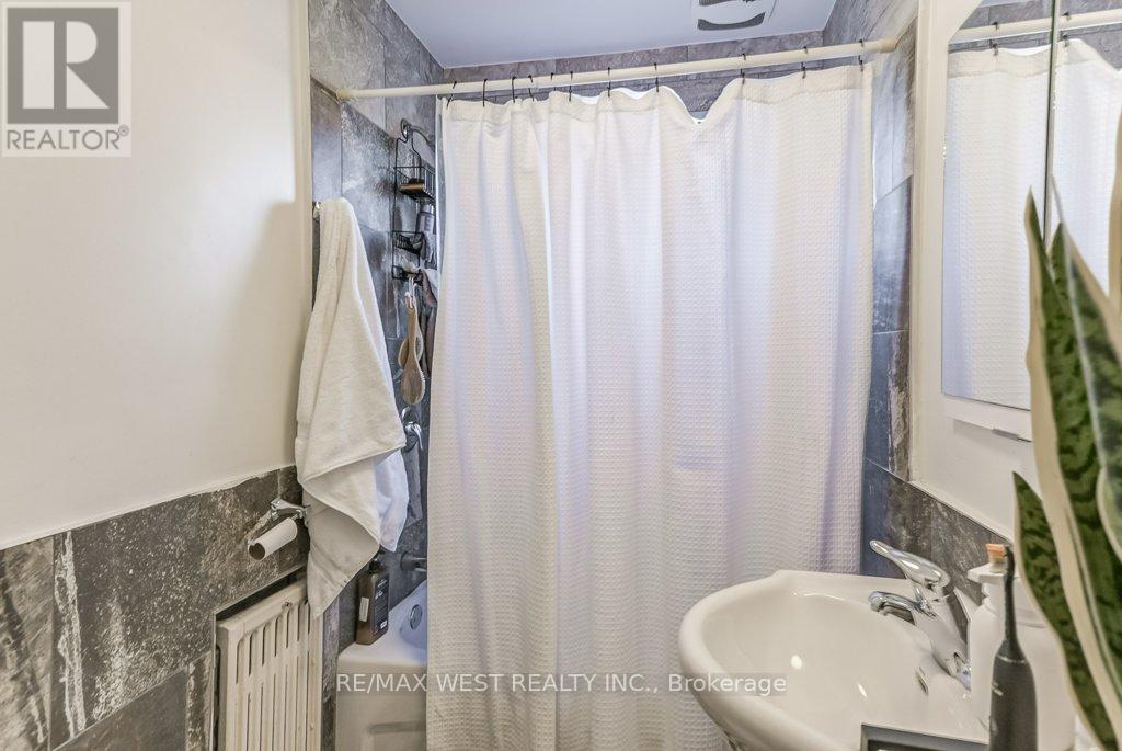 136 Portland Street, Toronto, Ontario  M8Y 1B2 - Photo 16 - W12243940