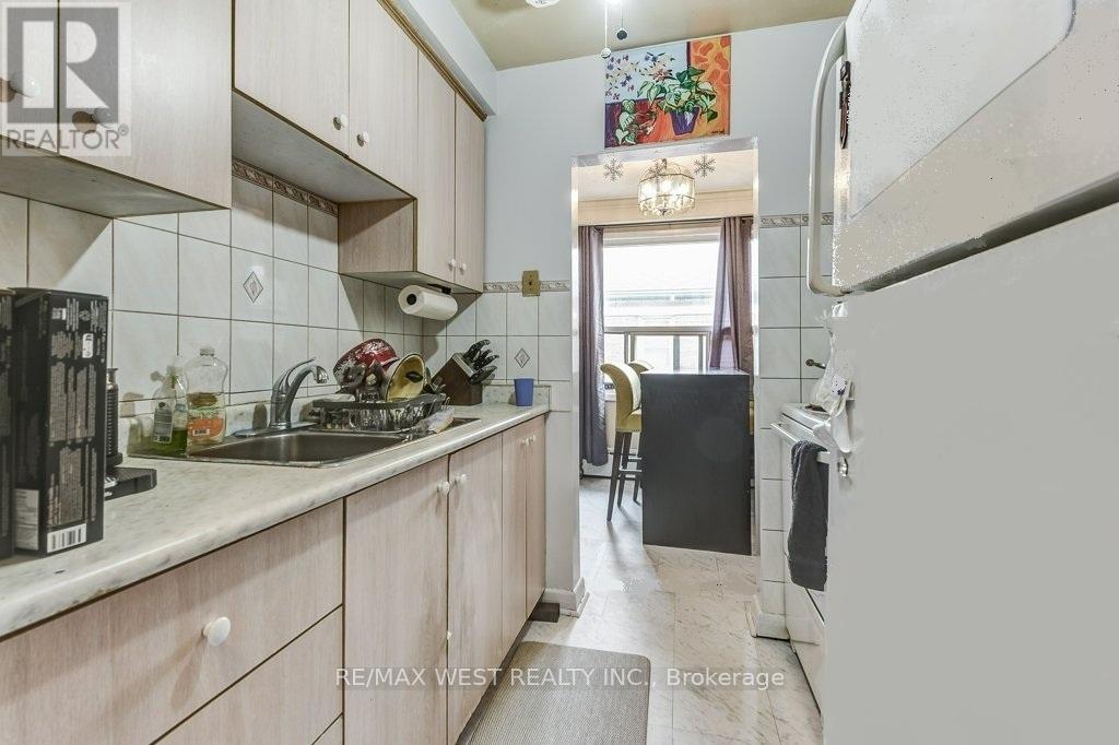 136 Portland Street, Toronto, Ontario  M8Y 1B2 - Photo 18 - W12243940