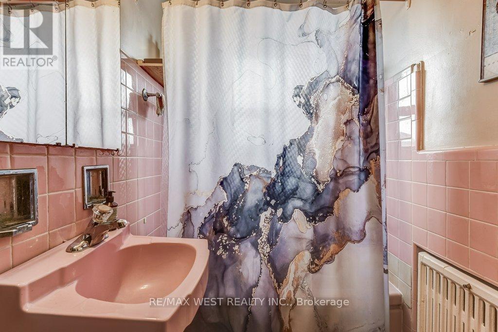 136 Portland Street, Toronto, Ontario  M8Y 1B2 - Photo 23 - W12243940