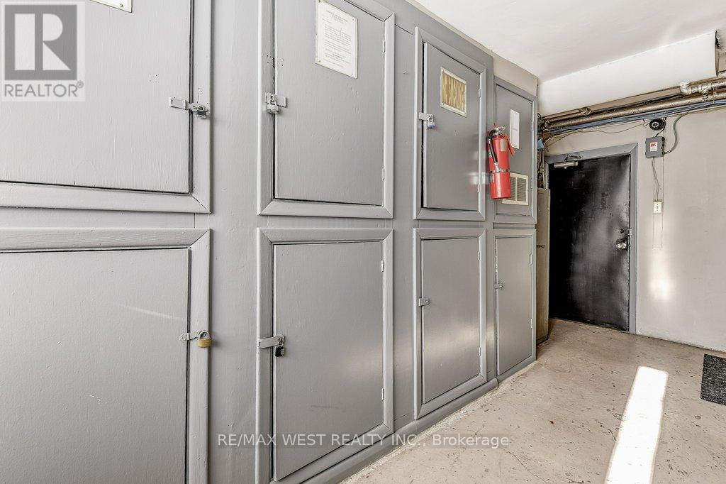 136 Portland Street, Toronto, Ontario  M8Y 1B2 - Photo 39 - W12243940