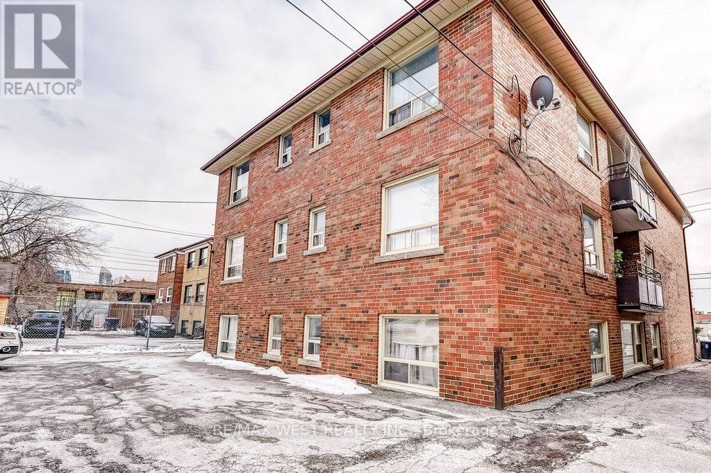 136 Portland Street, Toronto, Ontario  M8Y 1B2 - Photo 44 - W12243940