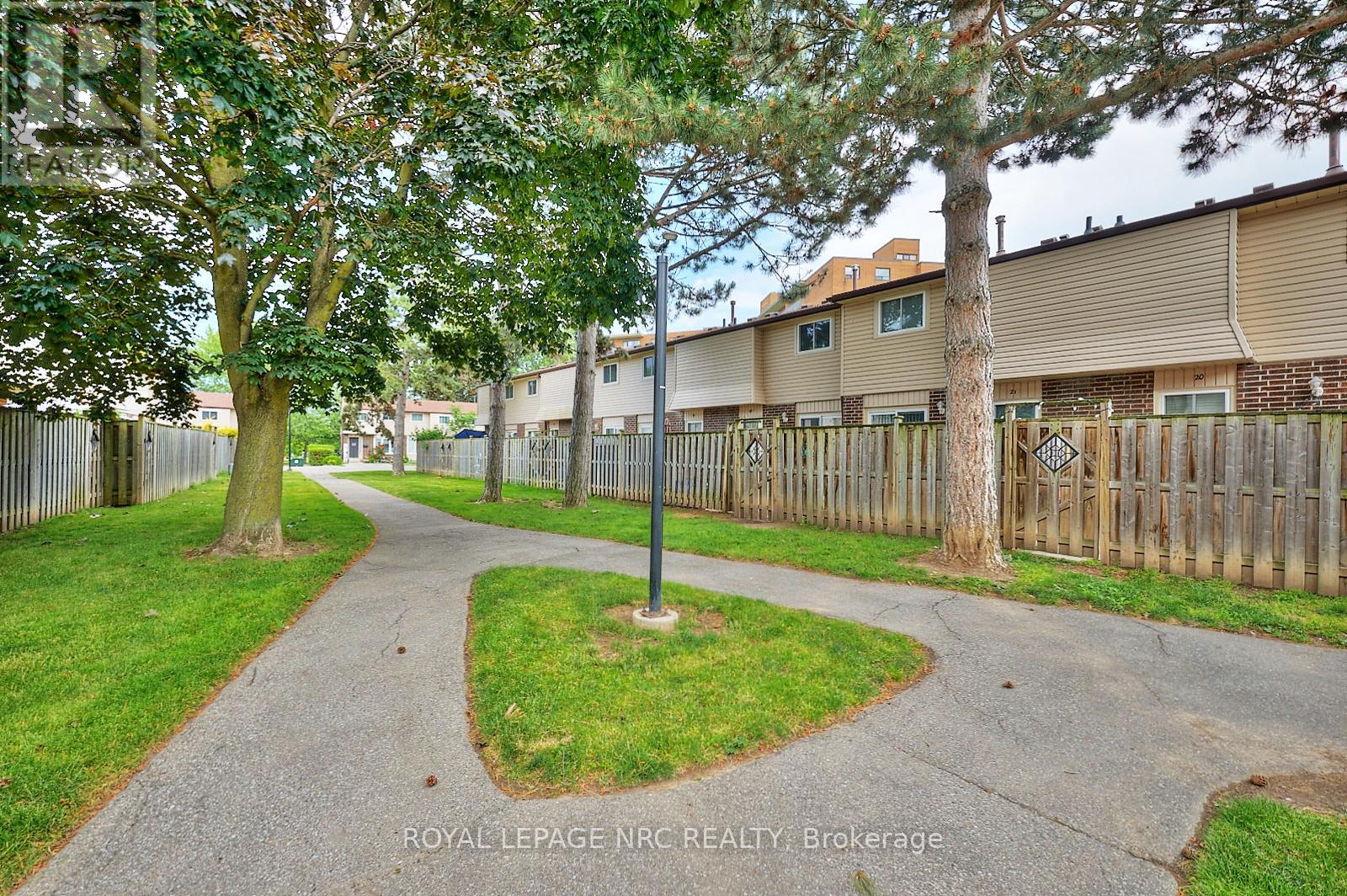 Property at 22 - 2 WEIDEN STREET image 3