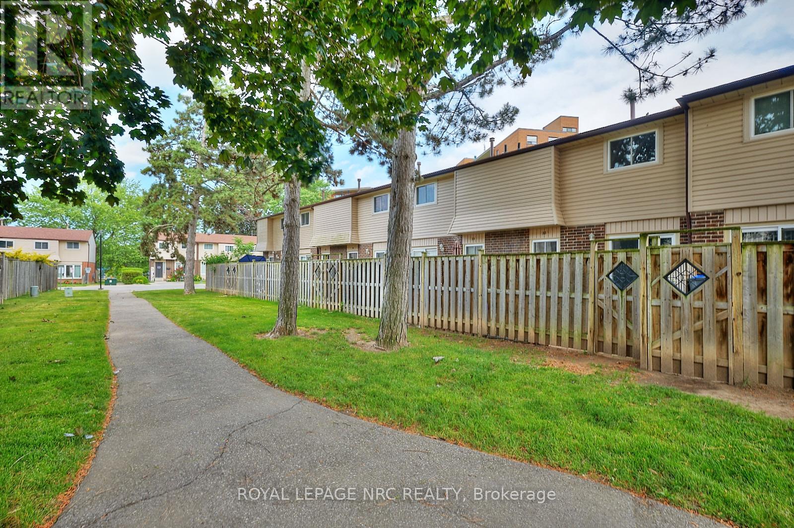 Property at 22 - 2 WEIDEN STREET image 5
