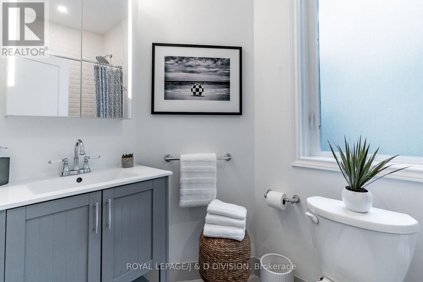 59 Austin Avenue, Toronto, Ontario  M4M 1V7 - Photo 17 - E12243873