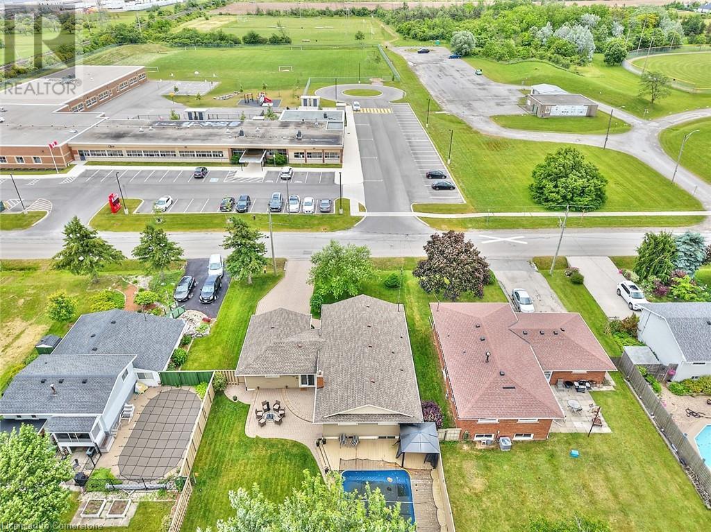 Property at 17 OAKES Road N image 2