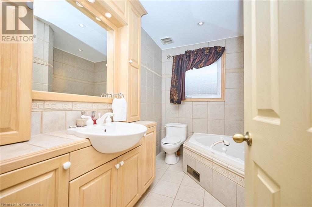 17 Oakes Road N, Grimsby, Ontario  L3M 4A9 - Photo 20 - 40744609