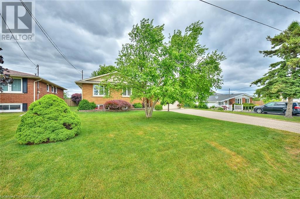 Property at 17 OAKES Road N image 4
