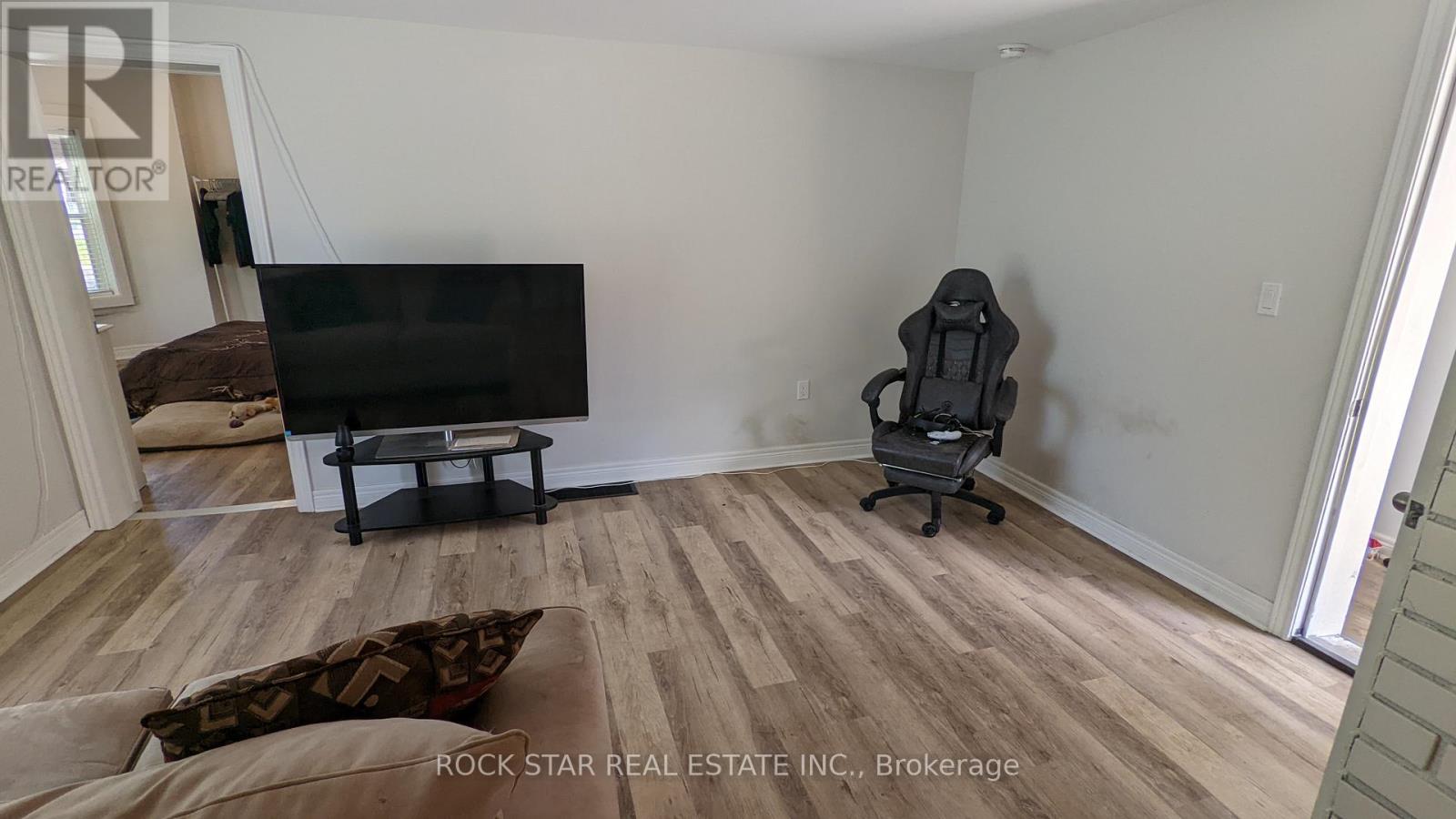 Property at 292 FARES STREET image 3