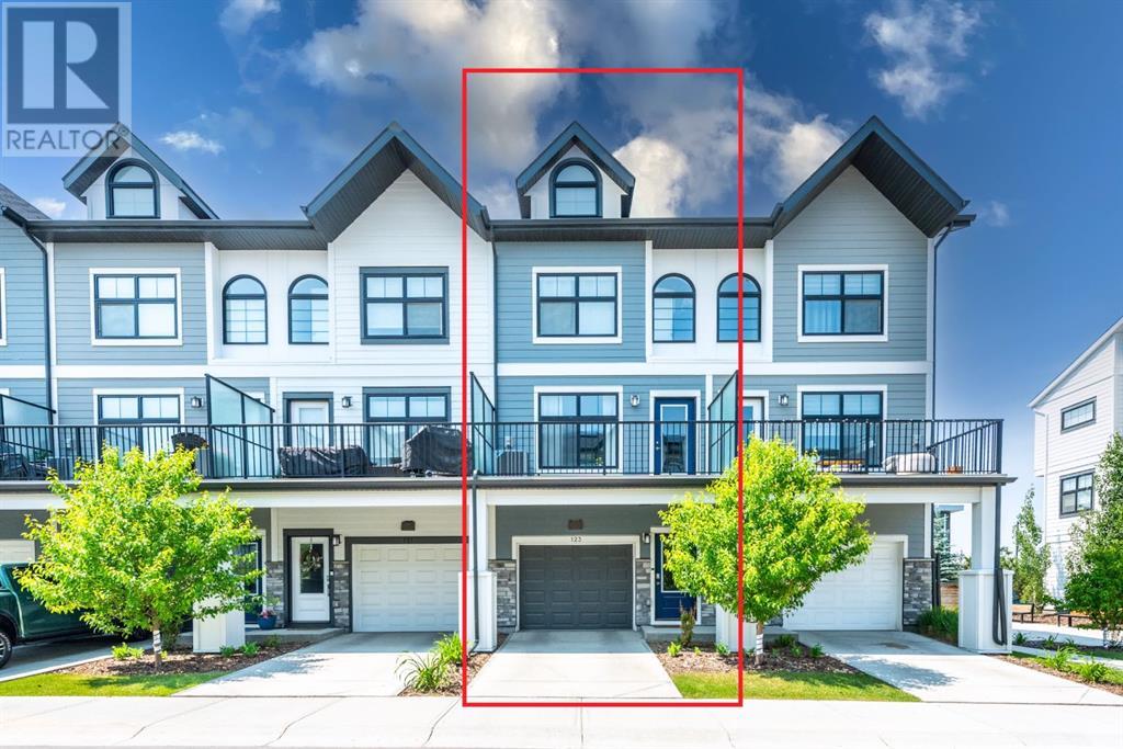 Property at 123 Les Jardins Park SE image 2