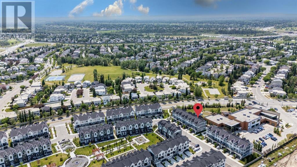 Property at 123 Les Jardins Park SE image 3