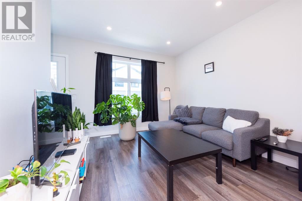 Property at 123 Les Jardins Park SE image 4