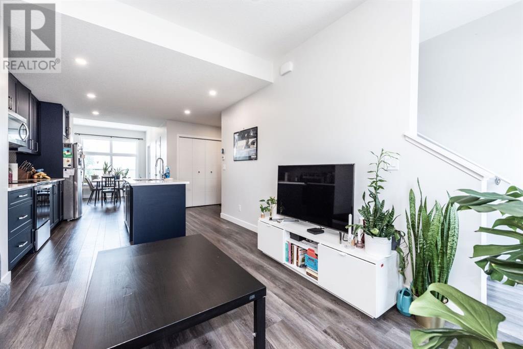 Property at 123 Les Jardins Park SE image 5