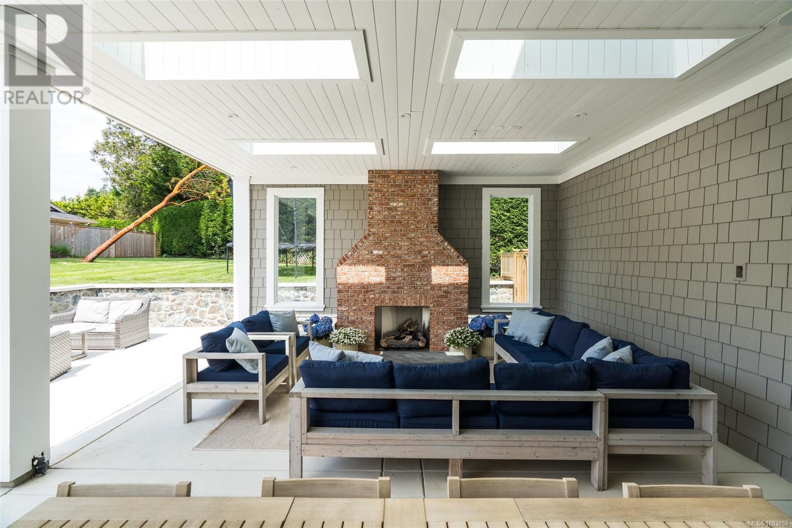 Property at 3950 Sequoia Pl image 3