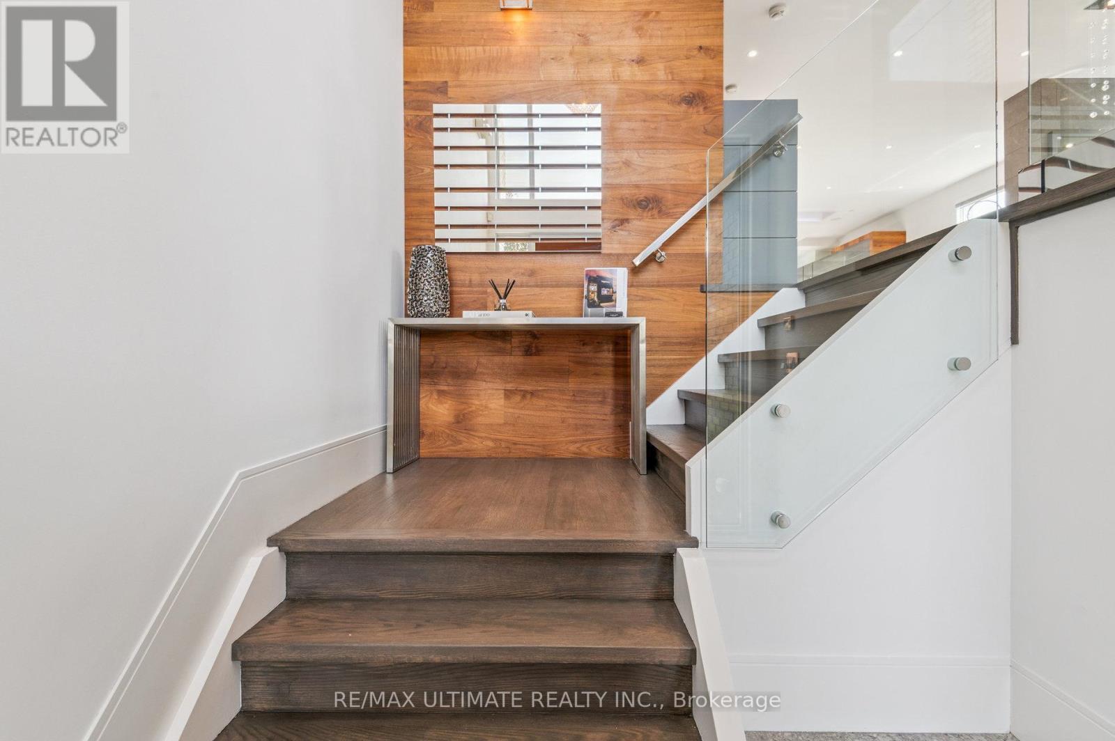 Property at 1139 GLENGROVE AVENUE W image 3