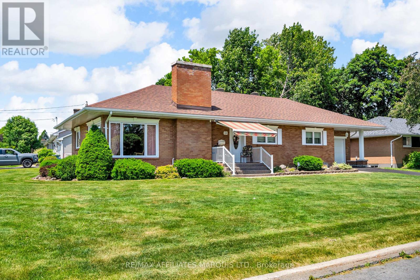 Property at 1413 QUEEN STREET image 2