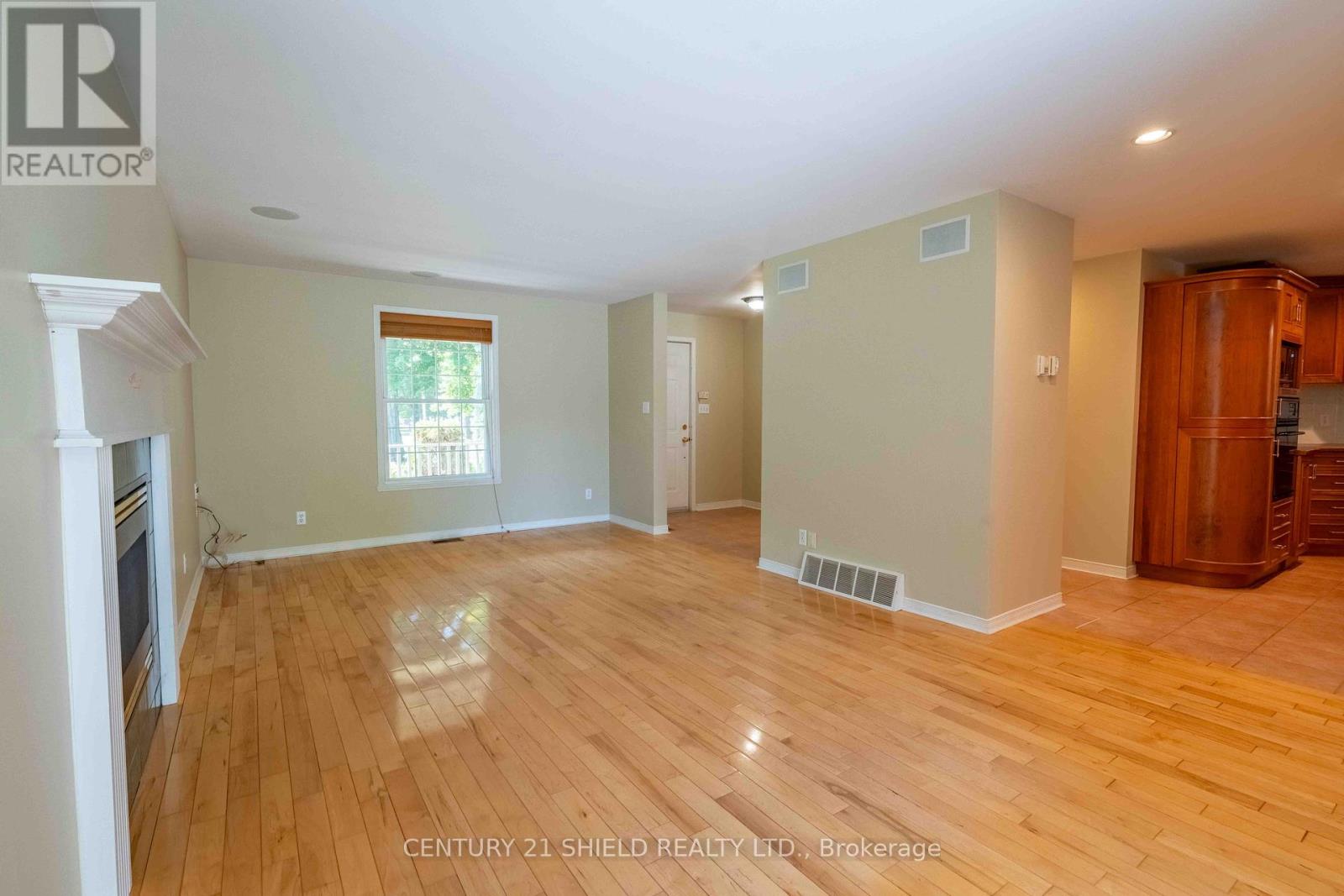 Property at 315 ELEVENTH STREET E image 3