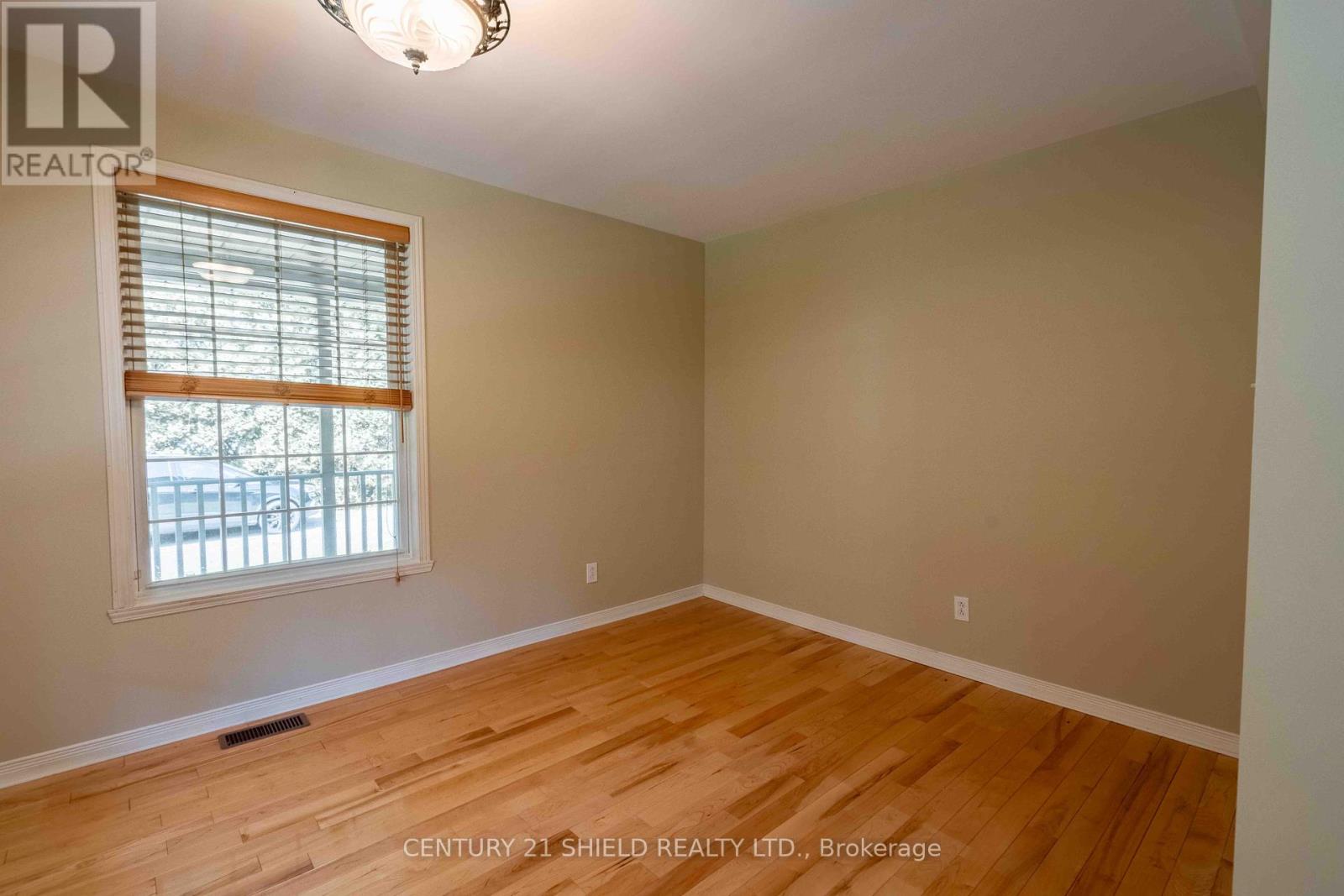 Property at 315 ELEVENTH STREET E image 5