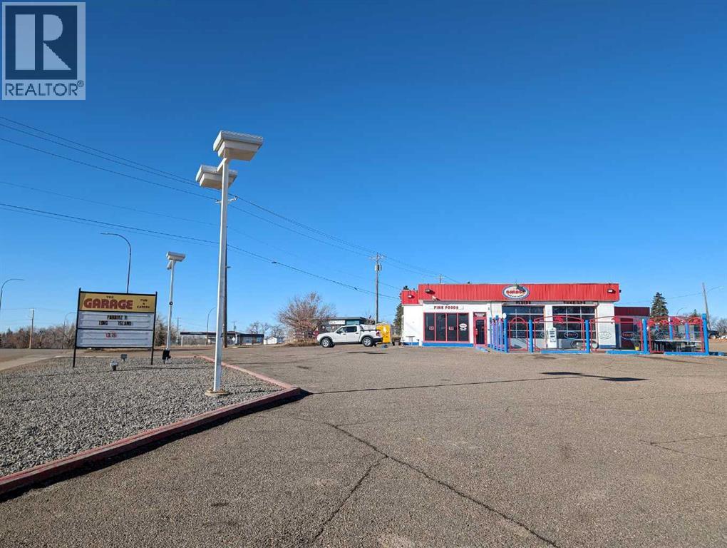 710 Gershaw Drive SW, Medicine Hat, Alberta  T1A 5C8 - Photo 2 - A2148389