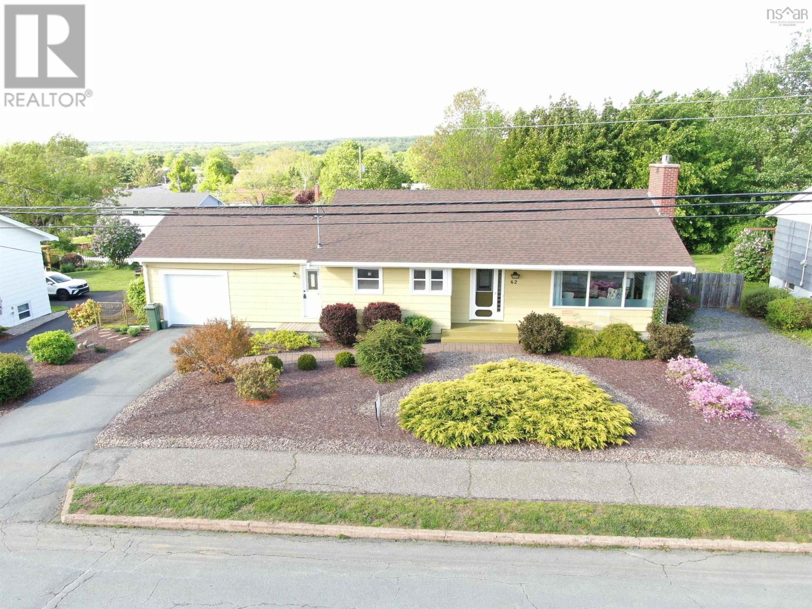 Property at 62 Hillcrest Street image 3