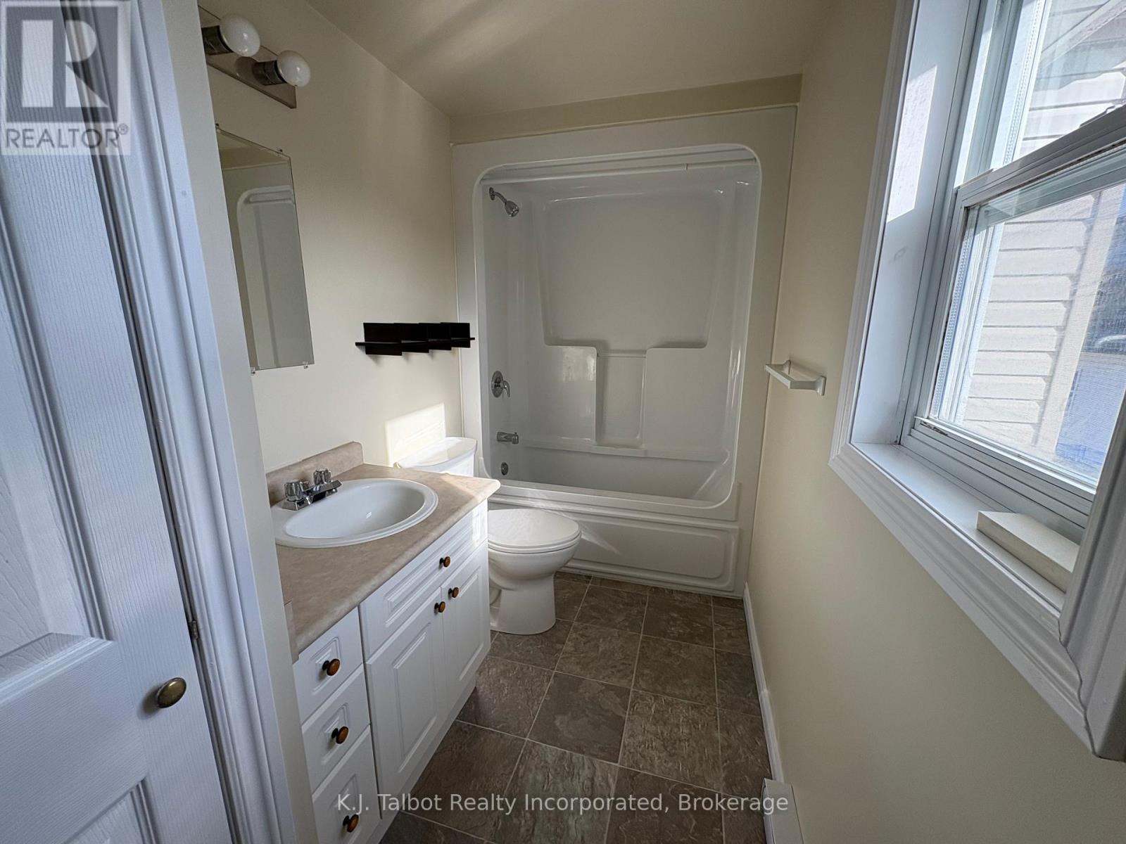 53 West Street, Goderich, Ontario  N7A 2K5 - Photo 17 - X12128020