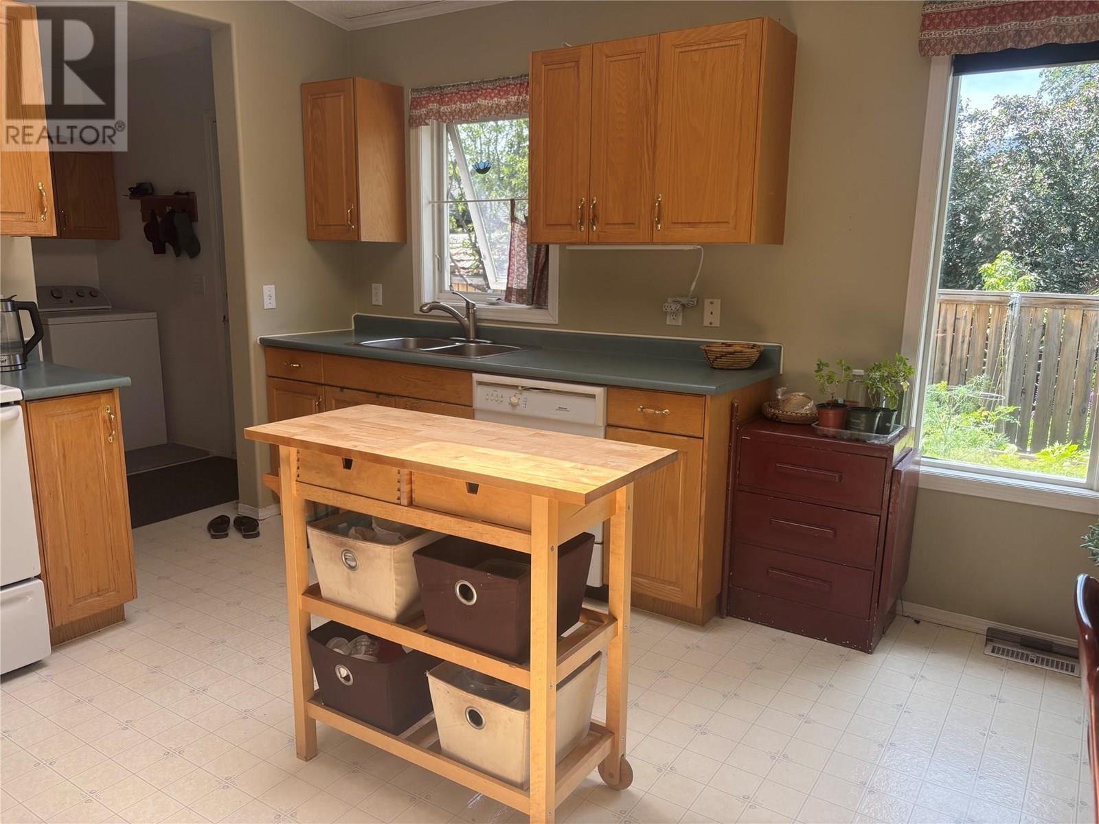 1291 4th Avenue, Fernie, British Columbia  V0B 1M0 - Photo 4 - 10353208