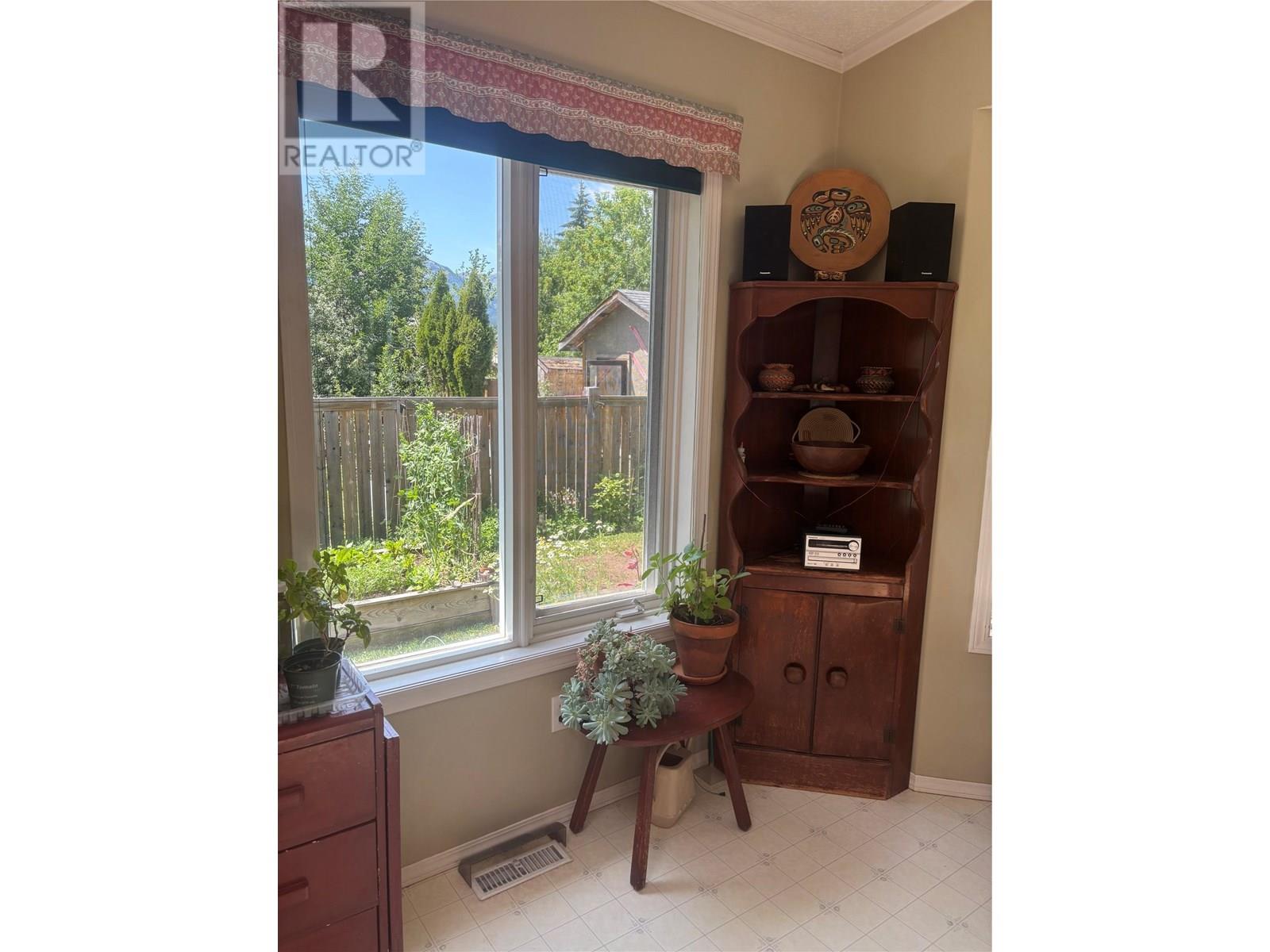 1291 4th Avenue, Fernie, British Columbia  V0B 1M0 - Photo 5 - 10353208