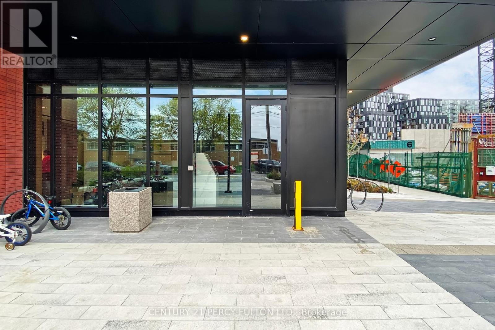 Property at 1305 - 8 TIPPETT ROAD image 3
