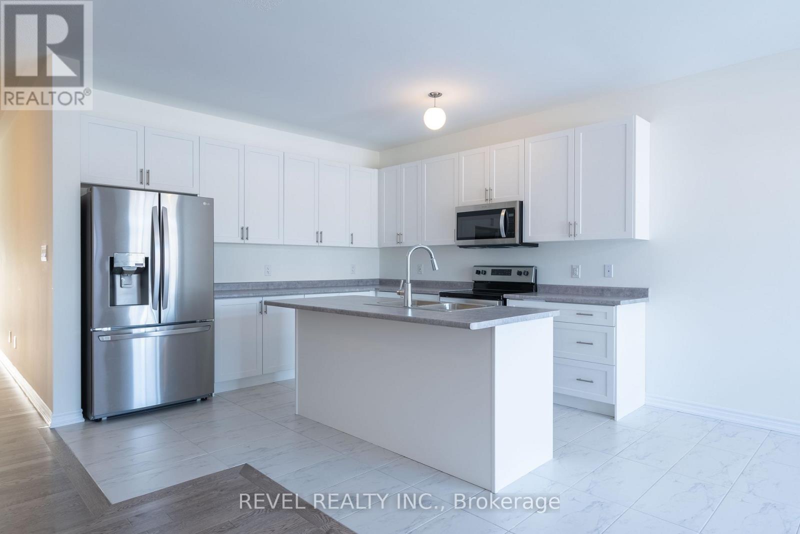 220 Ramblewood Drive, Wasaga Beach, Ontario  L9Z 2B2 - Photo 10 - S12244023