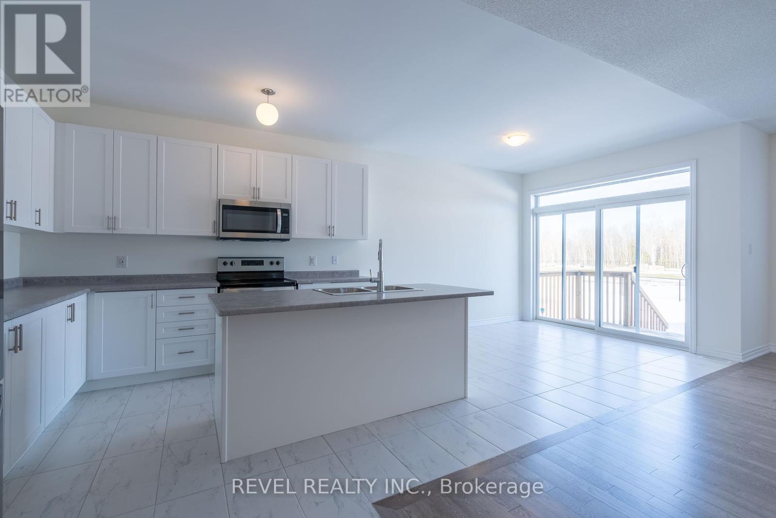 220 Ramblewood Drive, Wasaga Beach, Ontario  L9Z 2B2 - Photo 14 - S12244023