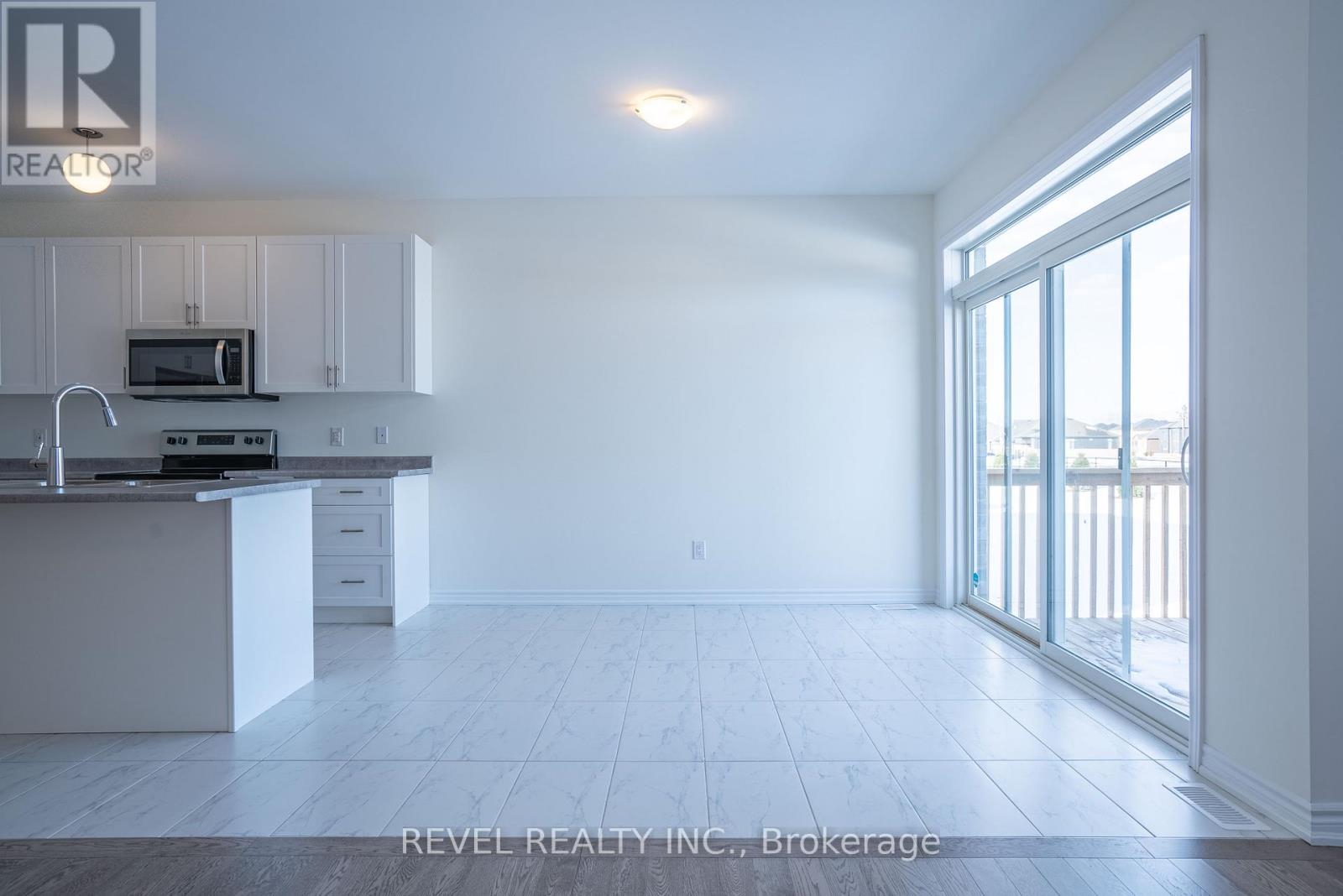 220 Ramblewood Drive, Wasaga Beach, Ontario  L9Z 2B2 - Photo 15 - S12244023