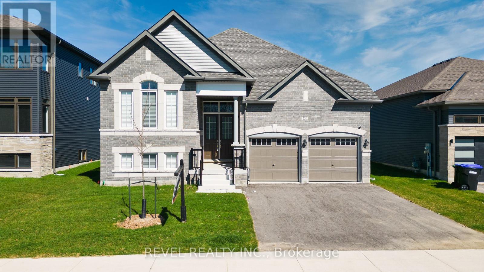 Property at 220 RAMBLEWOOD DRIVE image 2