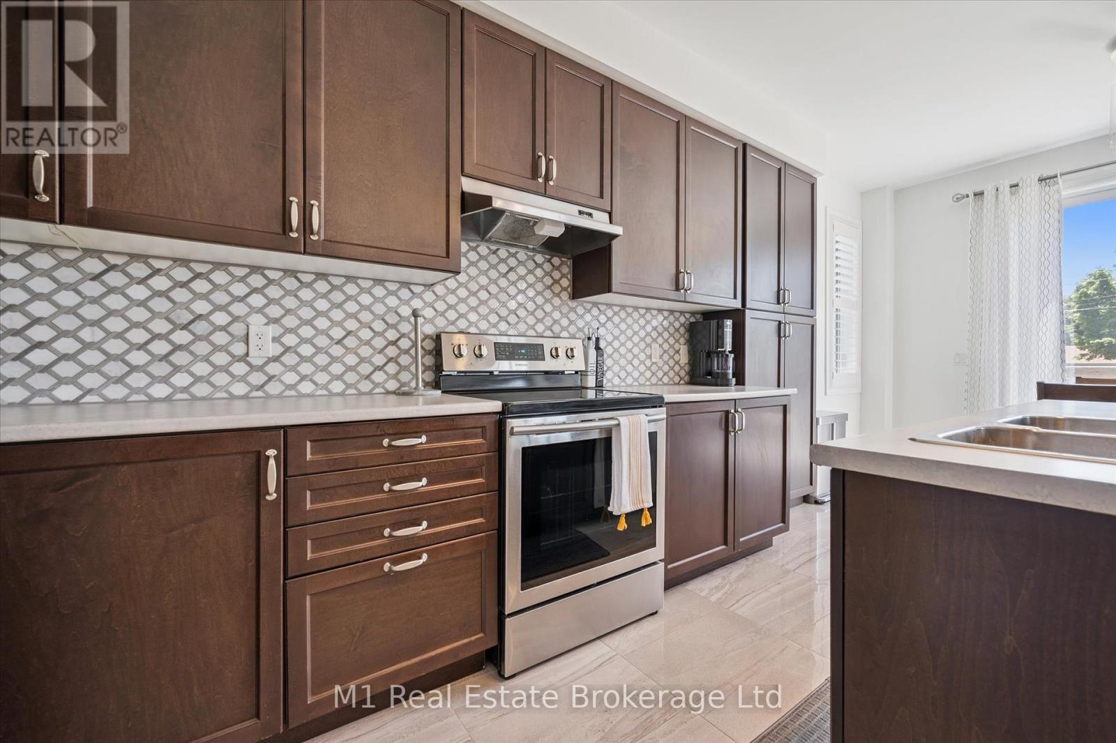 19 Findlay Way, Centre Wellington (Fergus), Ontario  N1M 0A4 - Photo 10 - X12244102