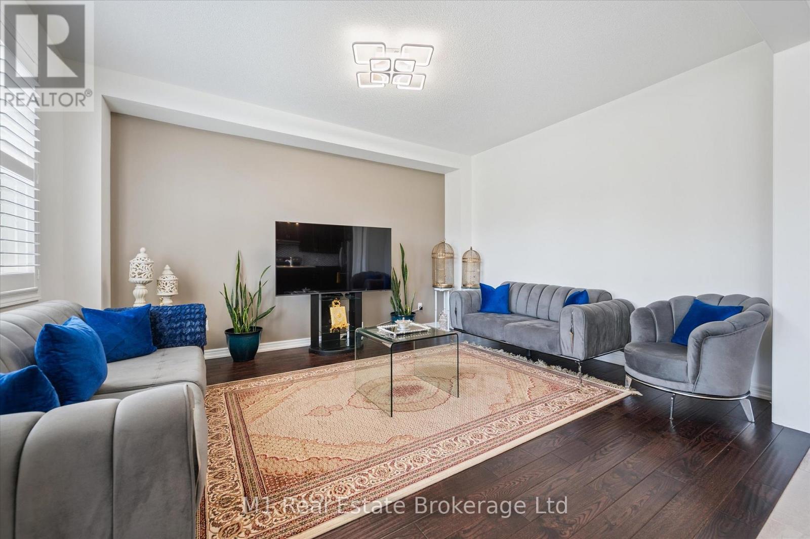 19 Findlay Way, Centre Wellington (Fergus), Ontario  N1M 0A4 - Photo 17 - X12244102