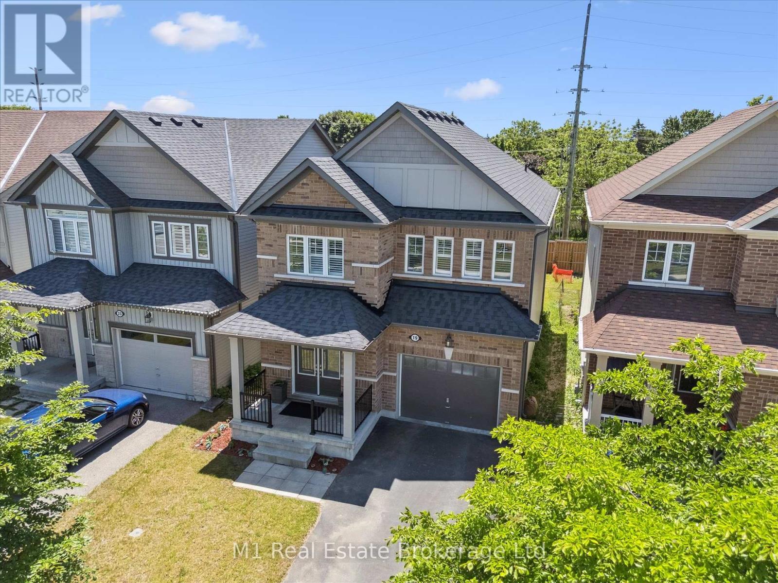 19 Findlay Way, Centre Wellington (Fergus), Ontario  N1M 0A4 - Photo 2 - X12244102