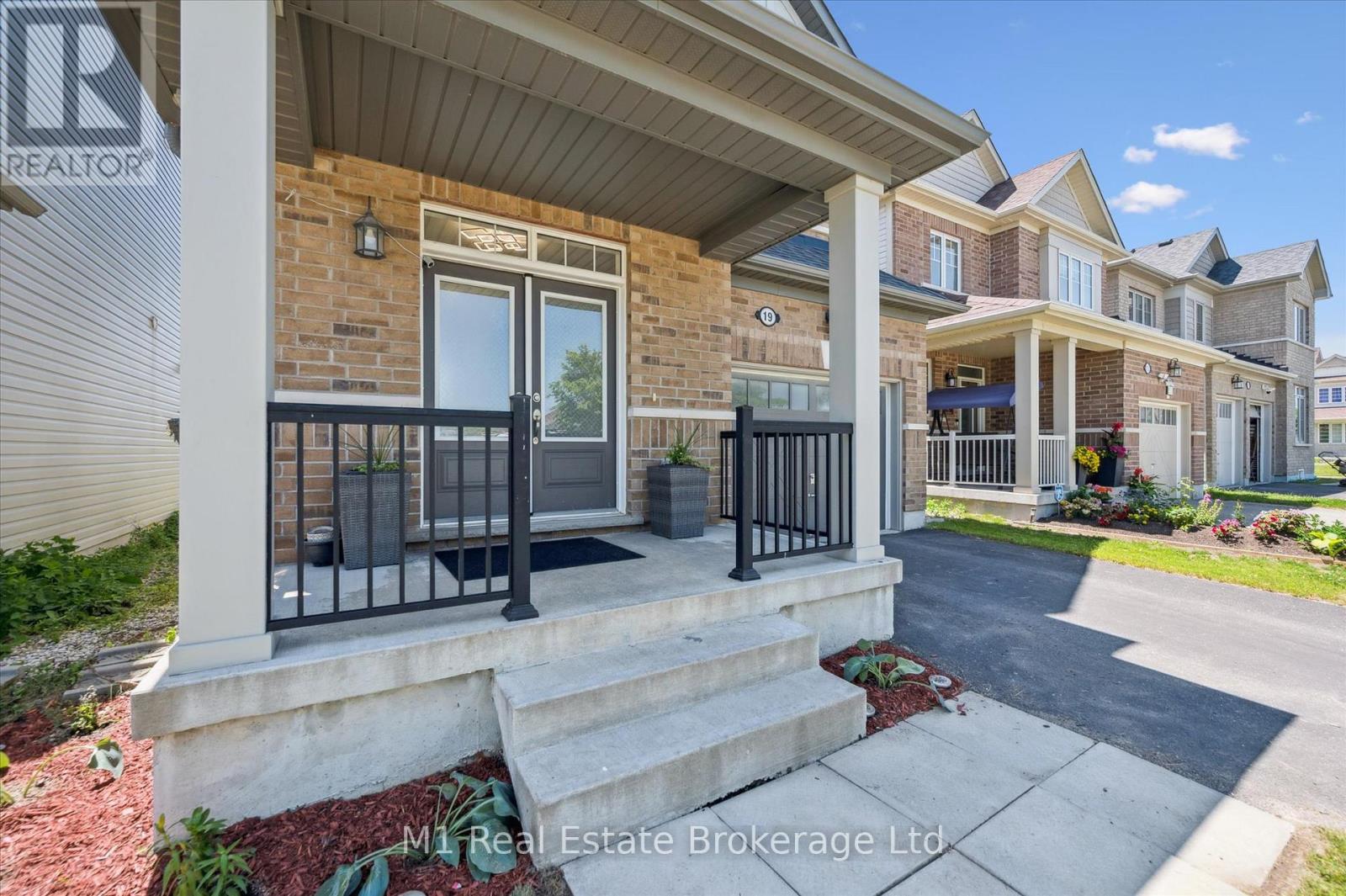19 Findlay Way, Centre Wellington (Fergus), Ontario  N1M 0A4 - Photo 5 - X12244102