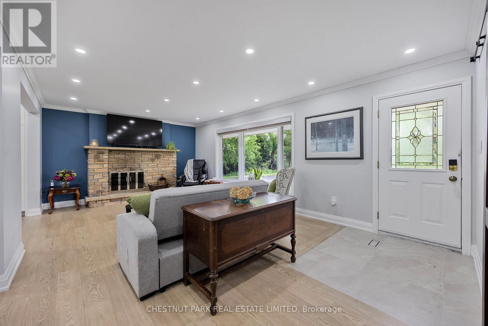 Property at 5102 TRAFALGER ROAD N image 3