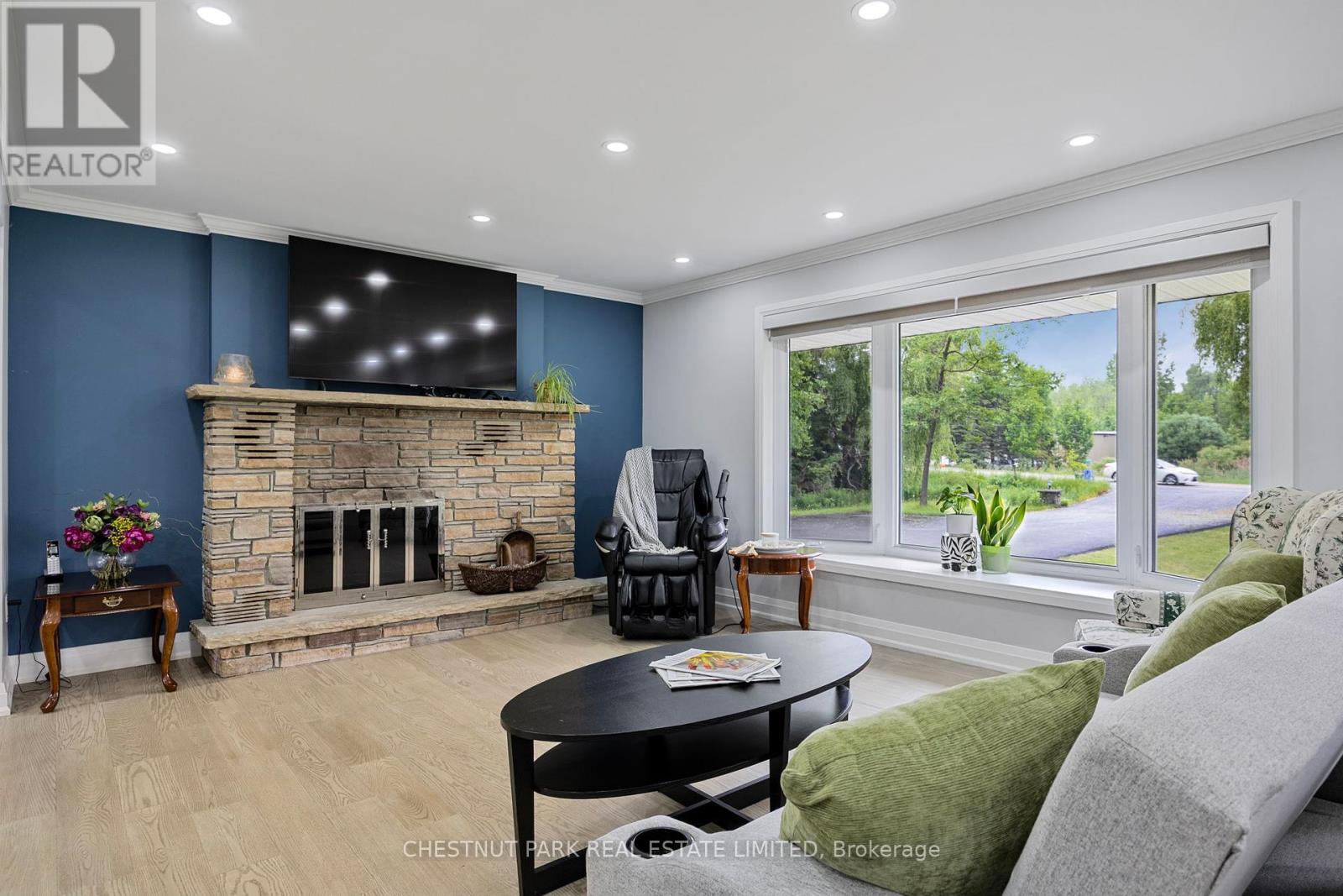 Property at 5102 TRAFALGER ROAD N image 4