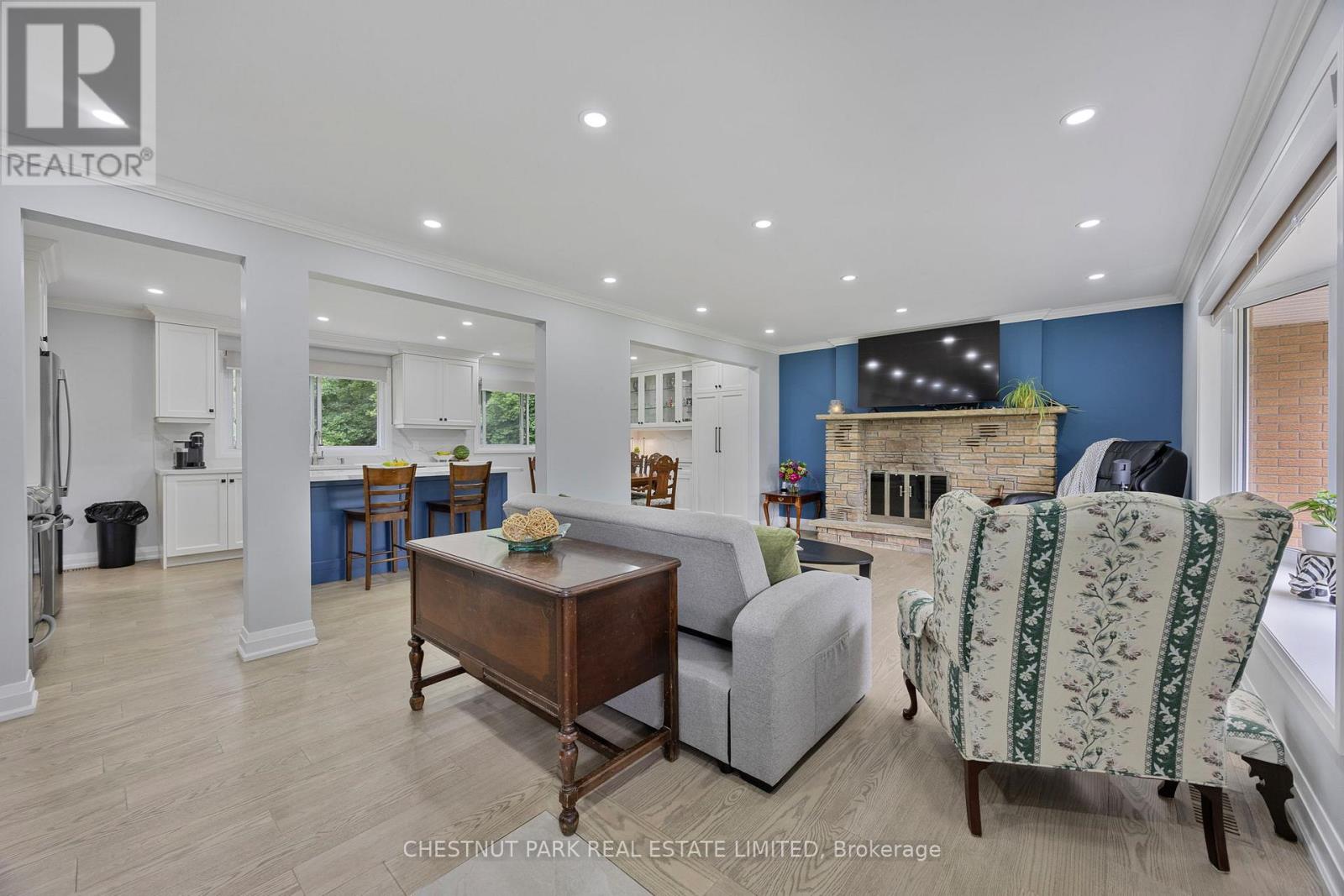 Property at 5102 TRAFALGER ROAD N image 5